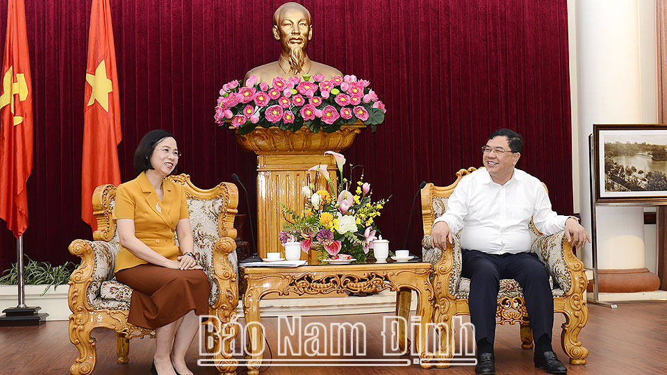 Đồng chí Bí thư Tỉnh ủy Phạm Gia Túc tiếp, làm việc với Tổng Giám đốc TTXVN Vũ Việt Trang.