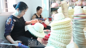 Năng động nghề
làm mũ thời trang ở Yên Đồng
