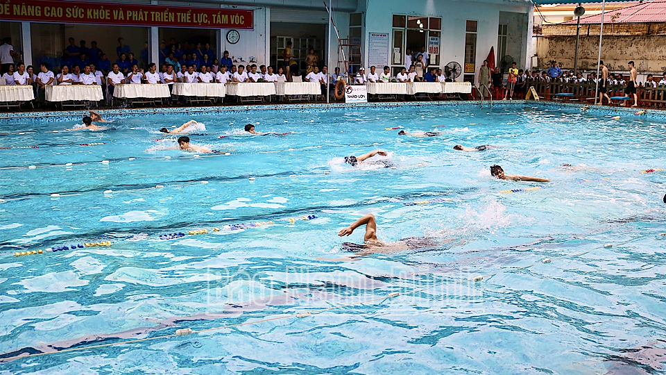 Hải Hậu tổ chức Lễ khai mạc hè, Ngày Olympic trẻ em, phát động toàn dân luyện tập môn bơi