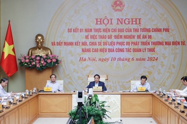 Thủ tướng Phạm Minh Chính, Chủ tịch Ủy ban Quốc gia về chuyển đổi số chủ trì Hội nghị.
            