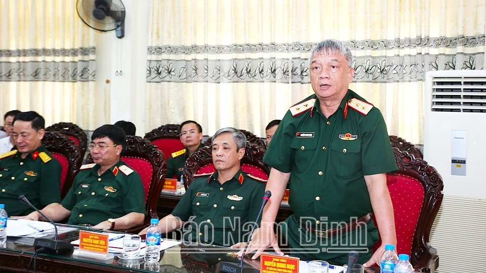 Đồng chí Trung tướng Nguyễn Quang Ngọc, Ủy viên BCH Trung ương Đảng, Tư lệnh Quân khu 3 phát biểu chỉ đạo tại hội nghị. 