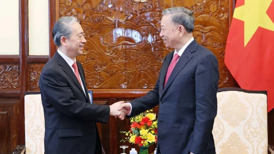 Chủ tịch nước Tô Lâm đã tiếp Đại sứ Trung Quốc tại Việt Nam Hùng Ba tại Phủ Chủ tịch. (Ảnh: TTXVN)

