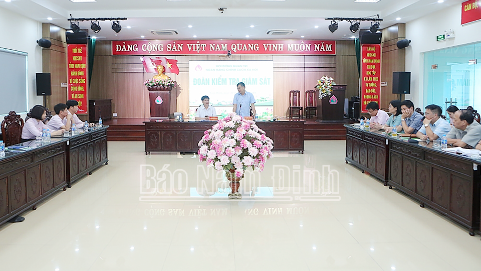 Quang cảnh buổi làm việc. 
