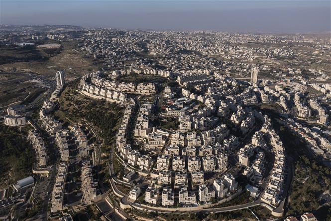 Quang cảnh Khu định cư Har Homa của Israel trên đồi Jebel Abu Ghneim, phía Nam Đông Jerusalem ngày 2/5/2023. Ảnh: AFP/TTXVN
