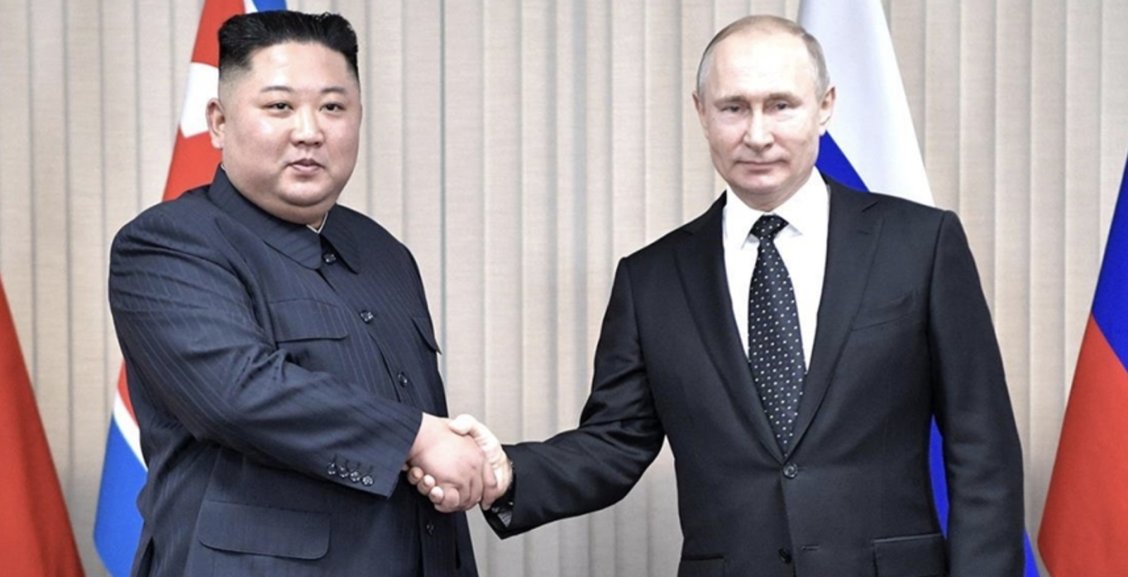 Tổng thống Liên bang Nga Vladimir Putin (bên phải) và nhà lãnh đạo Triều Tiên Kim Jong Un. Ảnh: Anadolu.
