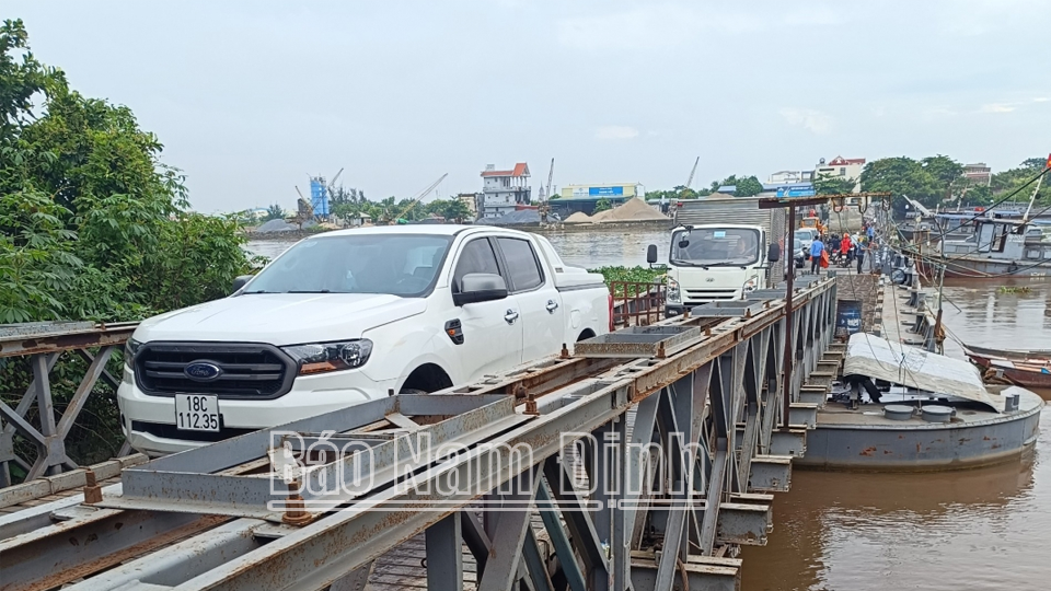 Hoàn thành sửa chữa hư hỏng đột xuất cầu phao Ninh Cường