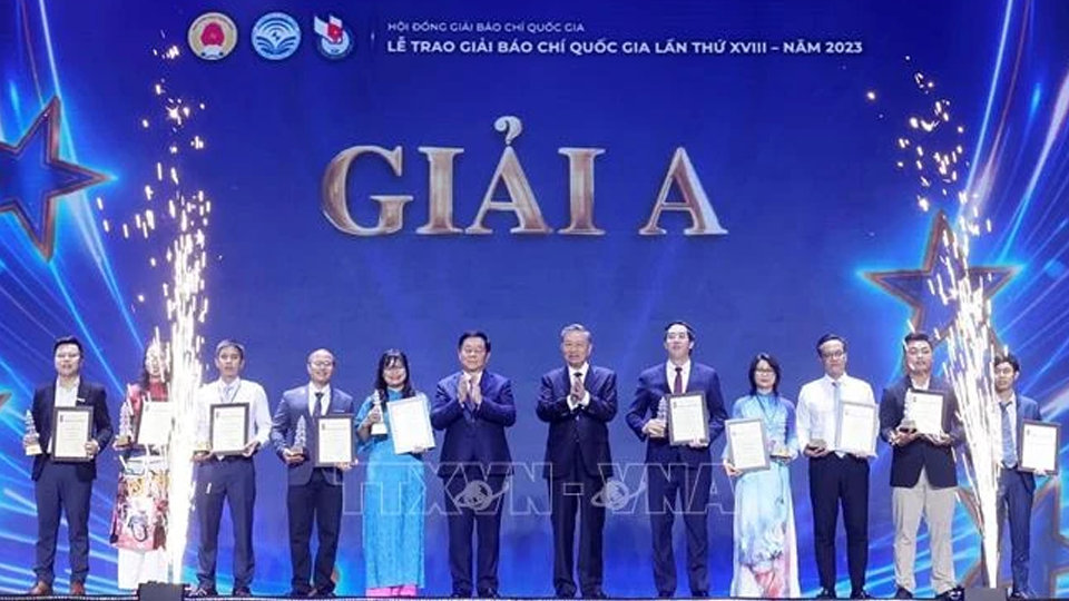 Lễ trao Giải Báo chí Quốc gia lần thứ XVIII-2023 vừa diễn ra vào tối 21/6.
