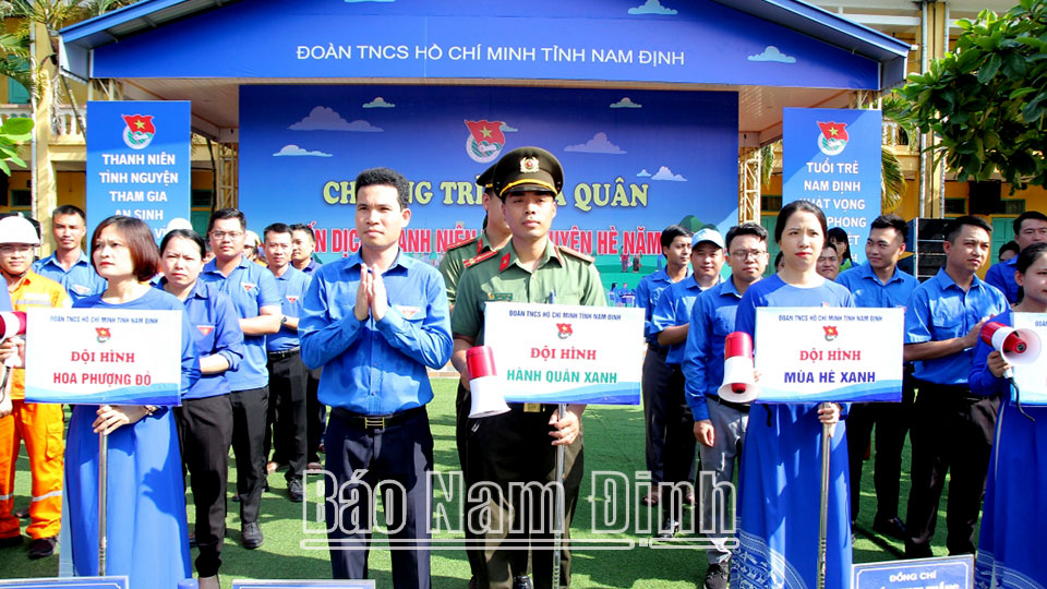 Tỉnh Đoàn ra mắt các đội hình thanh niên tình nguyện.