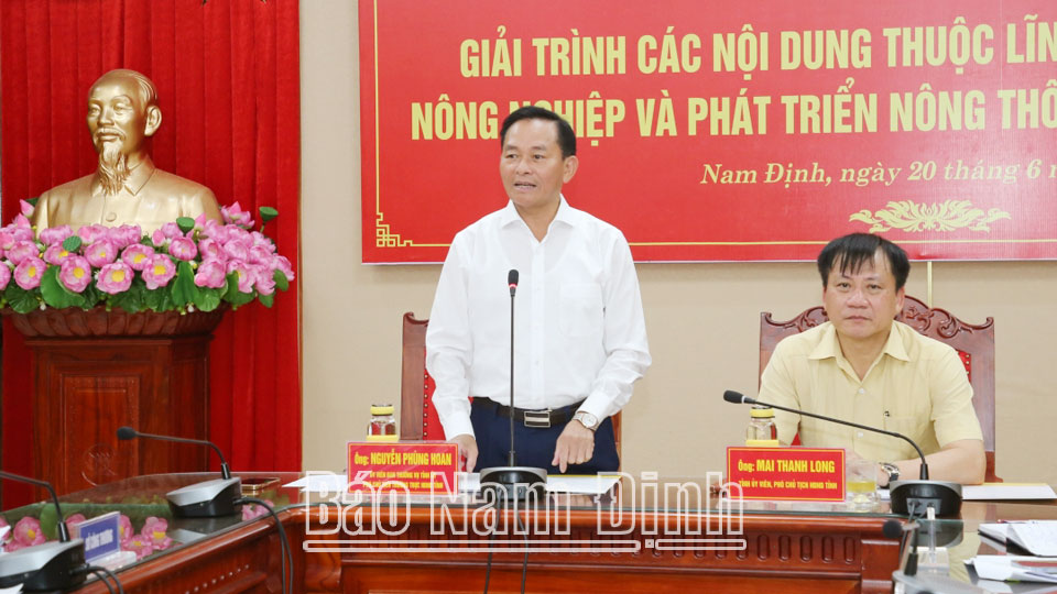 Đồng chí Nguyễn Phùng Hoan, Ủy viên Ban TVTU, Phó Chủ tịch Thường trực HĐND tỉnh phát biểu kết luận phiên họp.