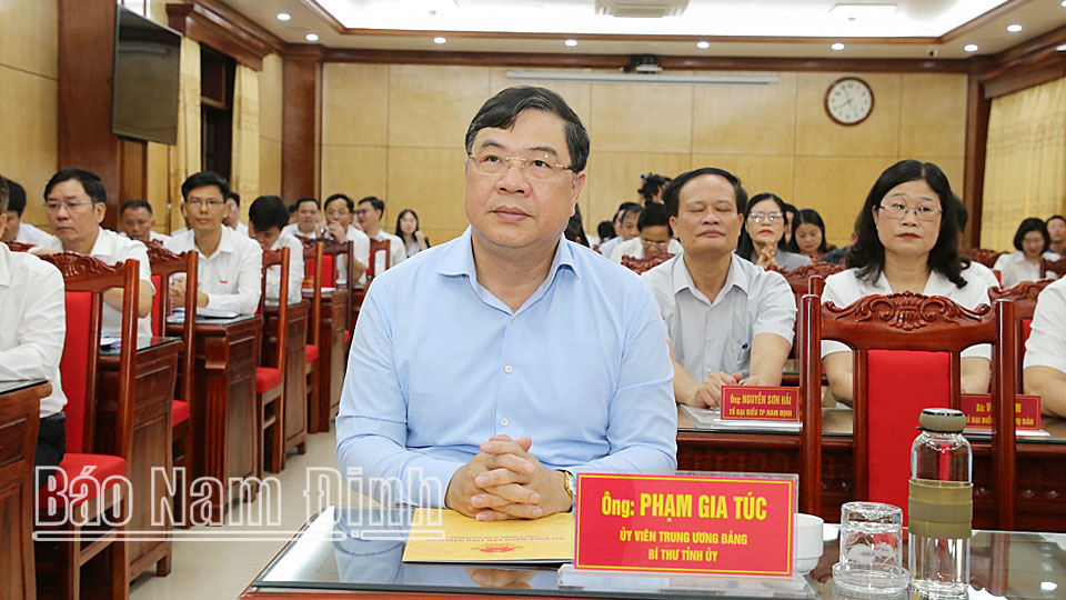 Đồng chí Phạm Gia Túc, Ủy viên BCH Trung ương Đảng, Bí thư Tỉnh ủy tham dự kỳ họp. 
