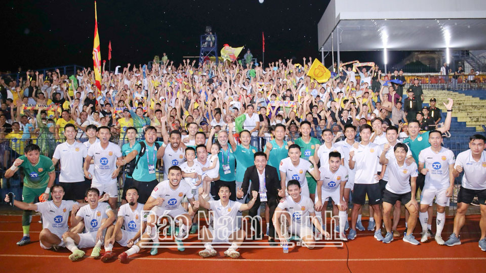 Câu lạc bộ bóng đá Thép Xanh Nam Định
với giấc mơ vô địch V-League
