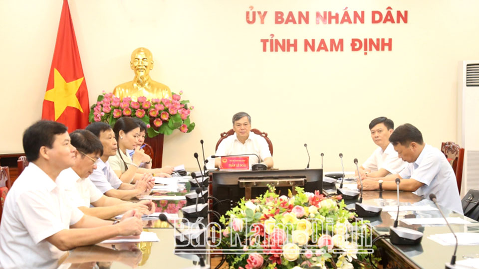 Đồng chí Trần Lê Đoài, TUV, Phó Chủ tịch UBND tỉnh, Trưởng ban Chỉ đạo thi tốt nghiệp THPT tỉnh Nam Định năm 2024 chủ trì hội nghị tại điểm cầu tỉnh Nam Định.DT