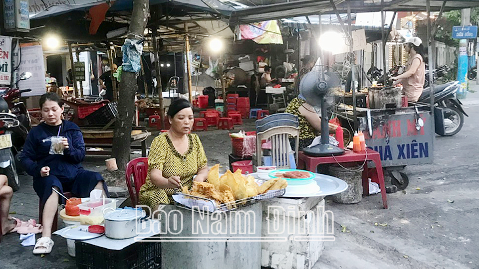 Các hàng ăn đường phố thường tồn tại các vấn đề về vệ sinh an toàn thực phẩm.