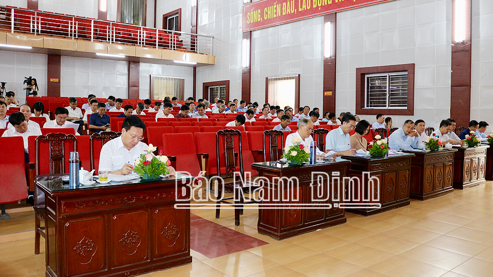 Các đại biểu tham dự kỳ họp.
