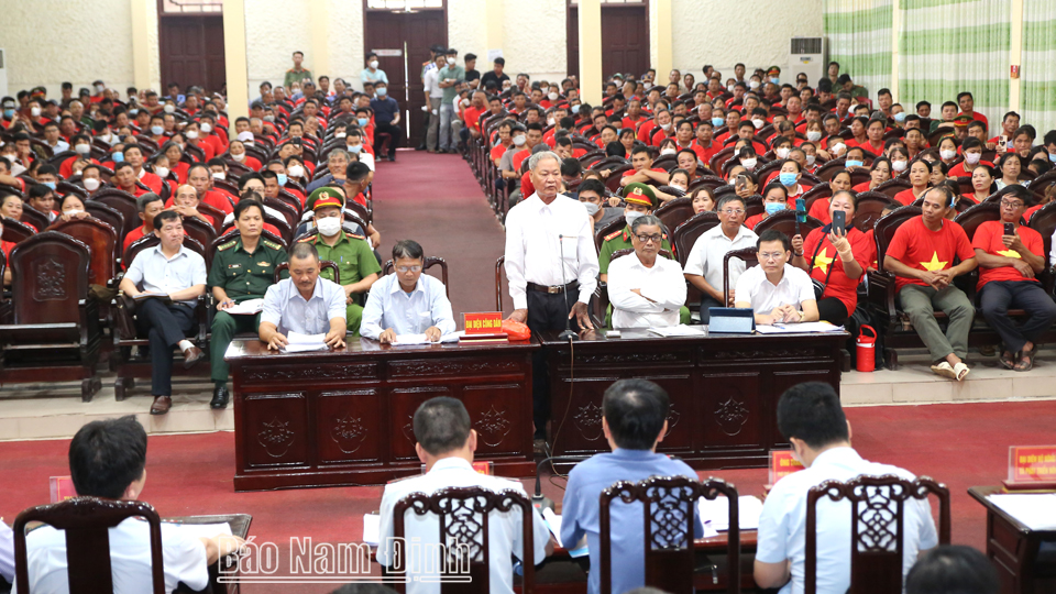 Đồng chí Chủ tịch UBND tỉnh đối thoại với các hộ dân về công tác giải phóng mặt bằng tại khu vực Cồn Xanh