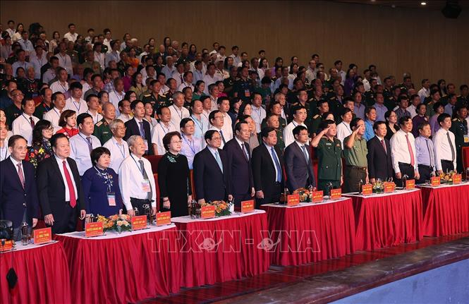 Thủ tướng Phạm Minh Chính và các đại biểu tham dự Hội nghị biểu dương người có công với cách mạng tiêu biểu toàn quốc năm 2023.