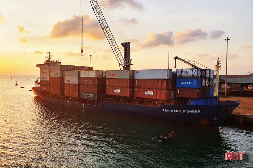Hà Tĩnh: Hỗ trợ hơn 10 tỷ đồng tàu container qua cảng Vũng Áng