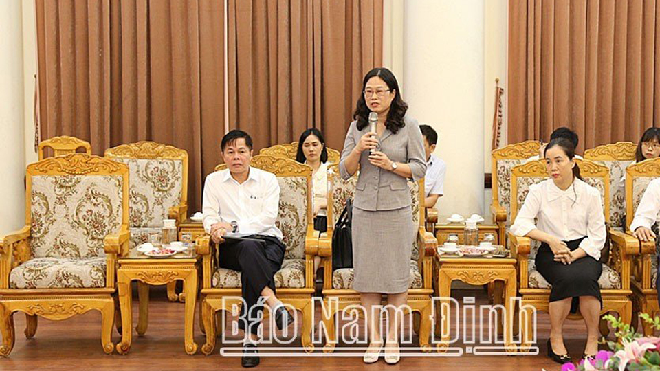 Đồng chí Vũ Thị Kim, TUV, Giám đốc Sở Công thương phát biểu tại buổi làm việc.
