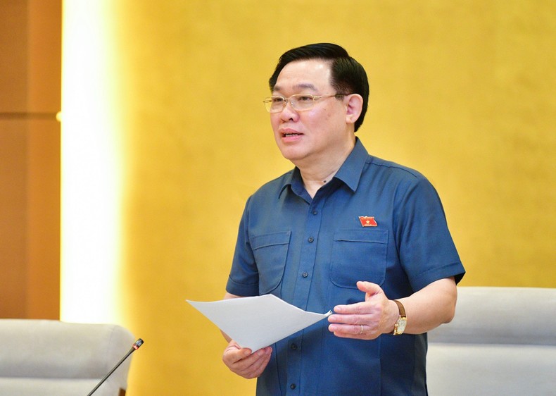 Chủ tịch Quốc hội Vương Đình Huệ phát biểu ý kiến tại cuộc họp. 