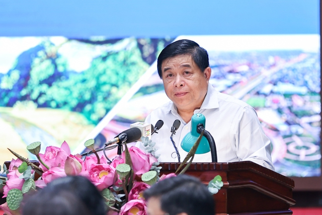 Bộ trưởng Bộ Kế hoạch và Đầu tư Nguyễn Chí Dũng trình bày kế hoạch triển khai hoạt động Hội đồng điều phối vùng đồng bằng sông Hồng 6 tháng cuối năm 2023.