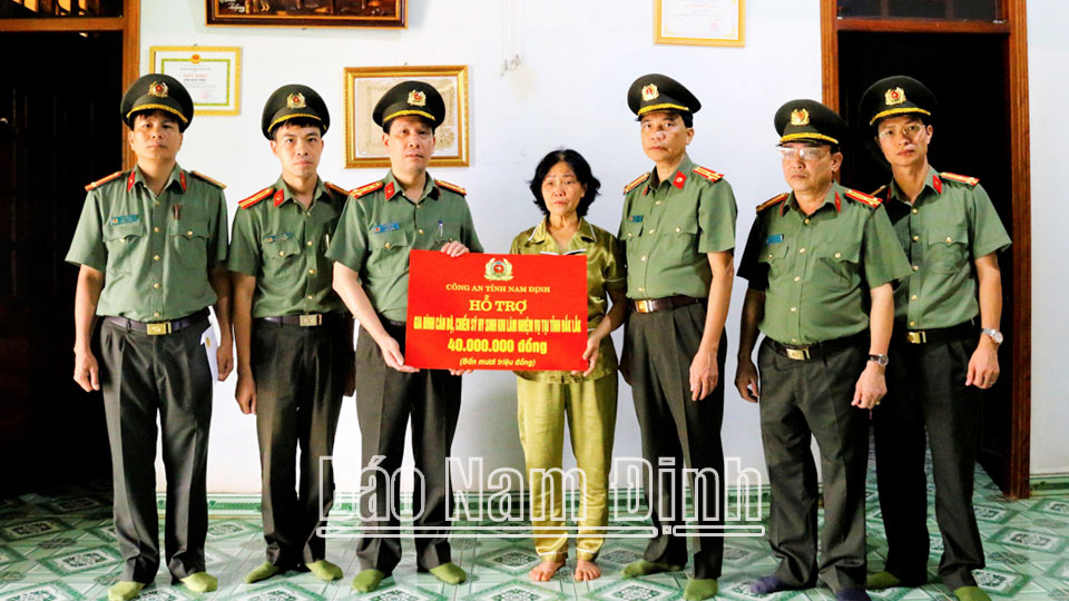 Công an tỉnh thăm, động viên thân nhân các liệt sĩ và cán bộ, chiến sĩ Công an bị thương trong vụ tấn công tại tỉnh Đắk Lắk