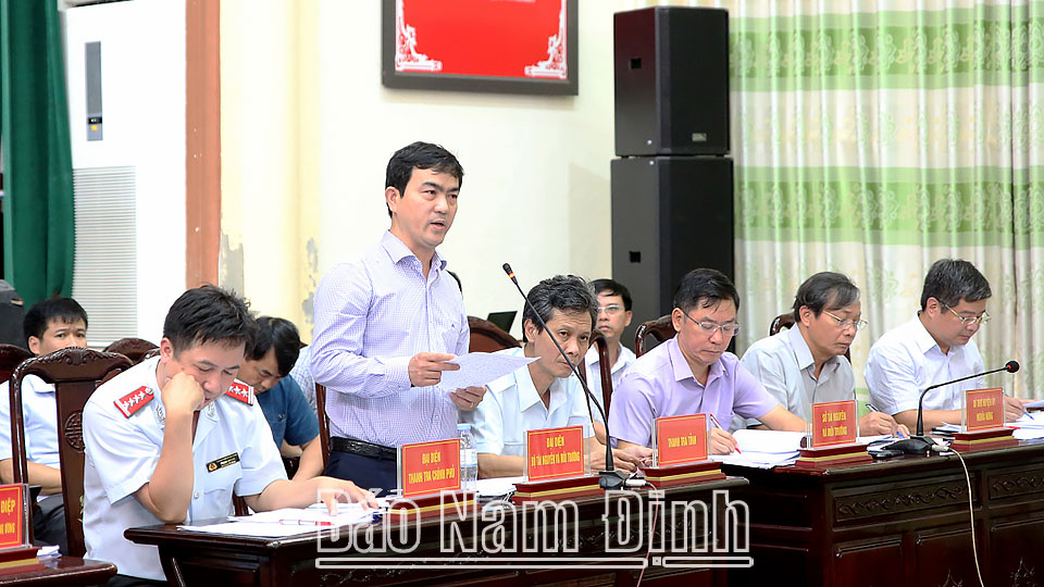 Đại diện các bộ, ngành Trung ương phát biểu tại buổi tiếp công dân huyện Nghĩa Hưng.