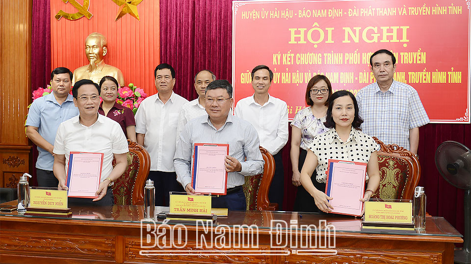 Huyện Hải Hậu ký kết chương trình phối hợp tuyên truyền với các cơ quan báo chí của tỉnh 