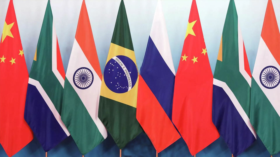 Quốc kỳ của Brazil, Nga, Trung Quốc, Nam Phi và Ấn Độ tại Hội nghị thượng đỉnh BRICS tháng 9-2017. 
Ảnh: Sputnik
