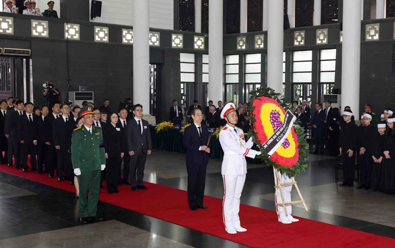  Đoàn Hàn Quốc do Thủ tướng Hàn Quốc Han Duck Soo, đặc phái viên của Tổng thống Hàn Quốc làm Trưởng đoàn, viếng Tổng Bí thư Nguyễn Phú Trọng.