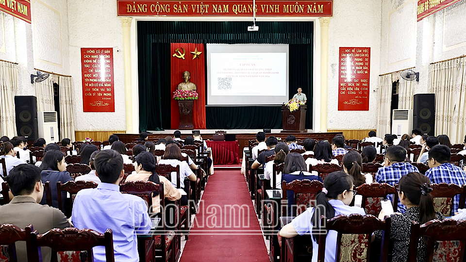 Quang cảnh buổi tập huấn. 
