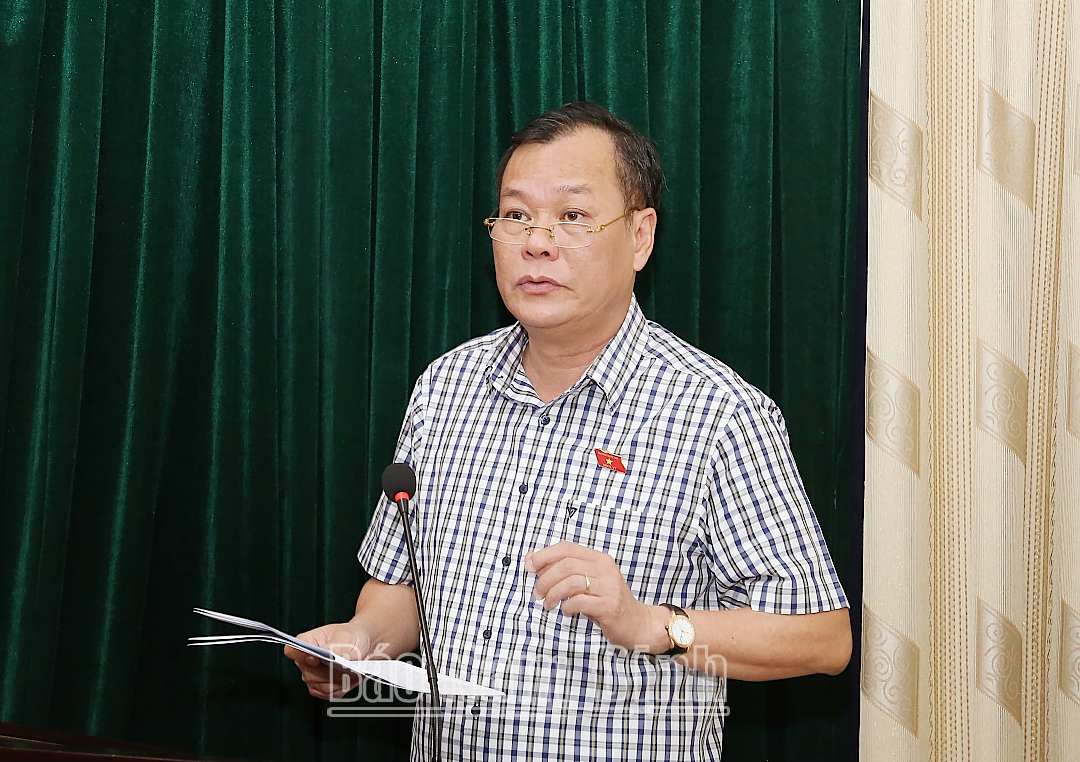 Đồng chí Phó Bí thư Thường trực Tỉnh uỷ Lê Quốc Chỉnh phát biểu tại hội nghị. 