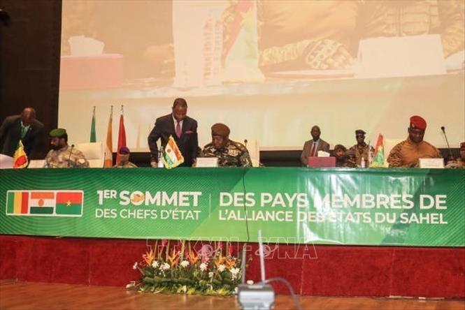 ECOWAS cảnh báo nguy cơ tan rã