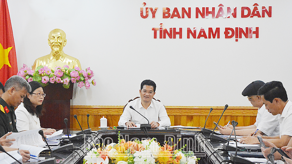 Đồng chí Trần Anh Dũng, Ủy viên Ban TVTU, Phó Chủ tịch Thường trực UBND tỉnh chủ trì hội nghị. 
