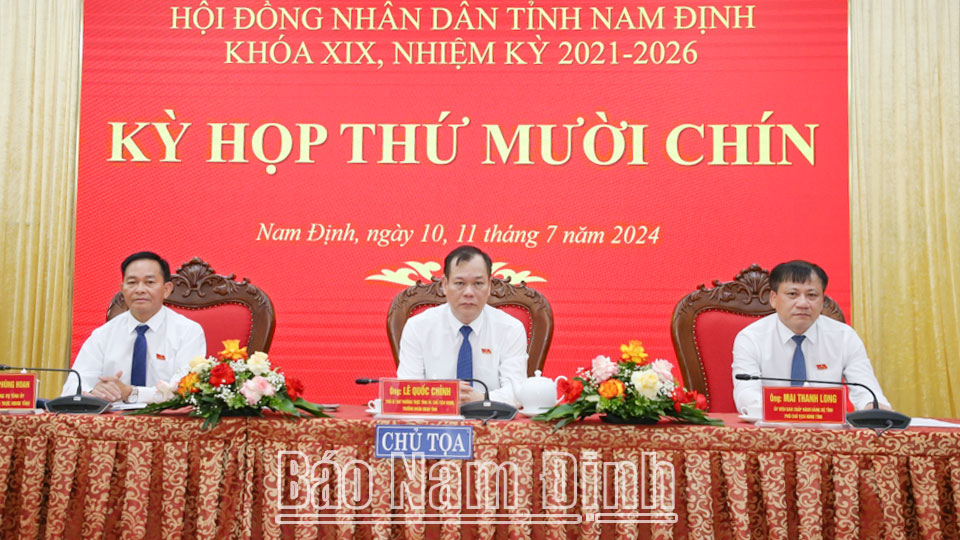 Chủ tọa kỳ họp.