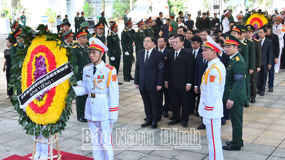 Đoàn đại biểu tỉnh Nam Định viếng đồng chí Tổng Bí thư Nguyễn Phú Trọng