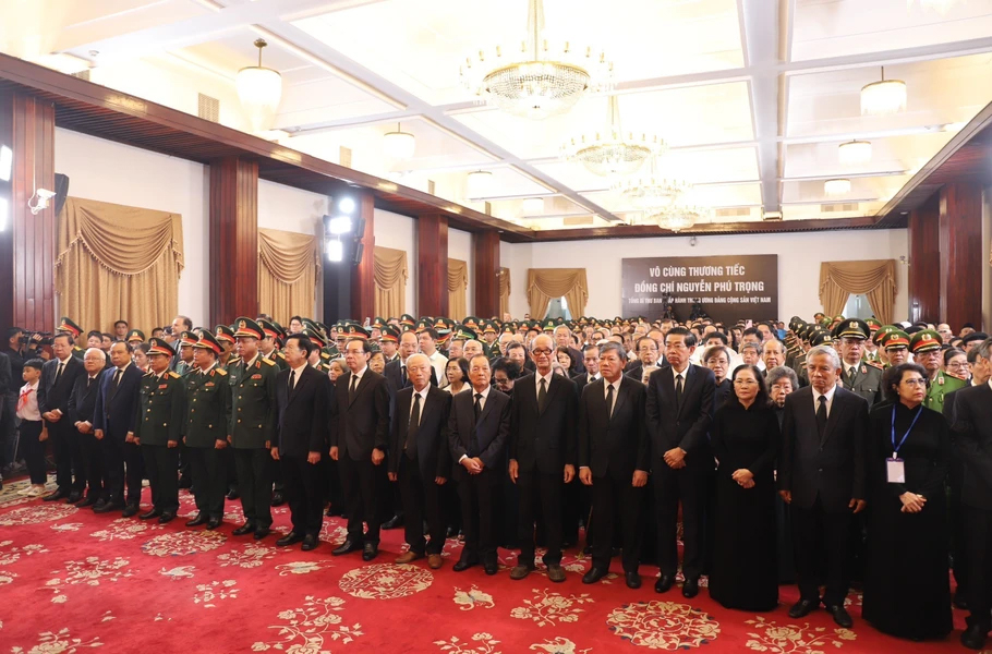 Lãnh đạo Thành phố Hồ Chí Minh viếng Tổng Bí thư Nguyễn Phú Trọng tại Hội trường Thống Nhất, ngày 25/7/2024.