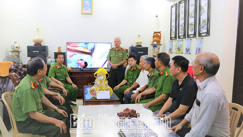 Hội cựu Công an nhân dân tỉnh thăm, tặng quà các gia đình chính sách, người có công với cách mạng