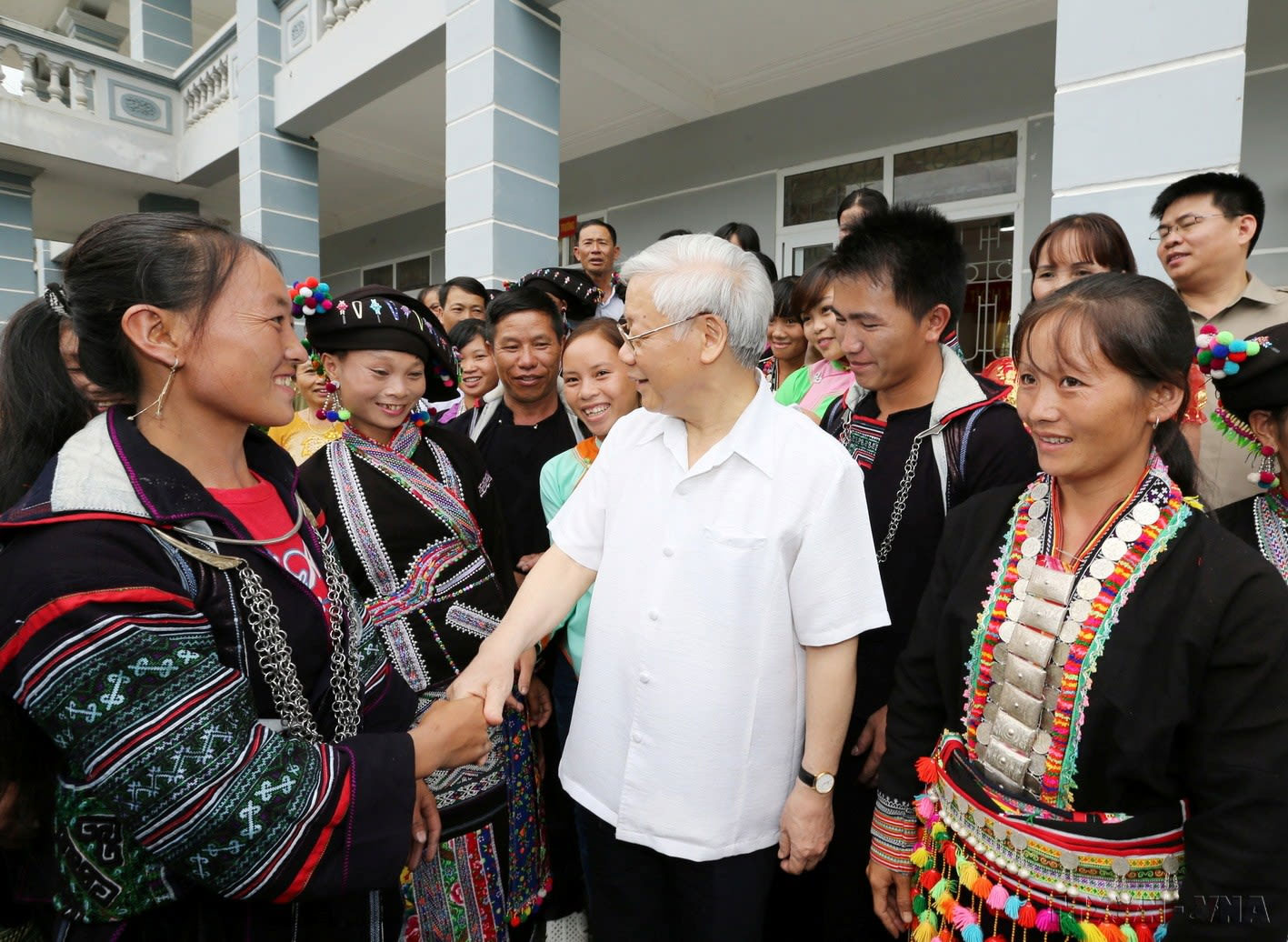 Tổng Bí thư Nguyễn Phú Trọng  với đồng bào dân tộc xã nông thôn mới Bản Bo, huyện Tam Đường, tỉnh Lai Châu. Ảnh: Trí Dũng-TTXVN