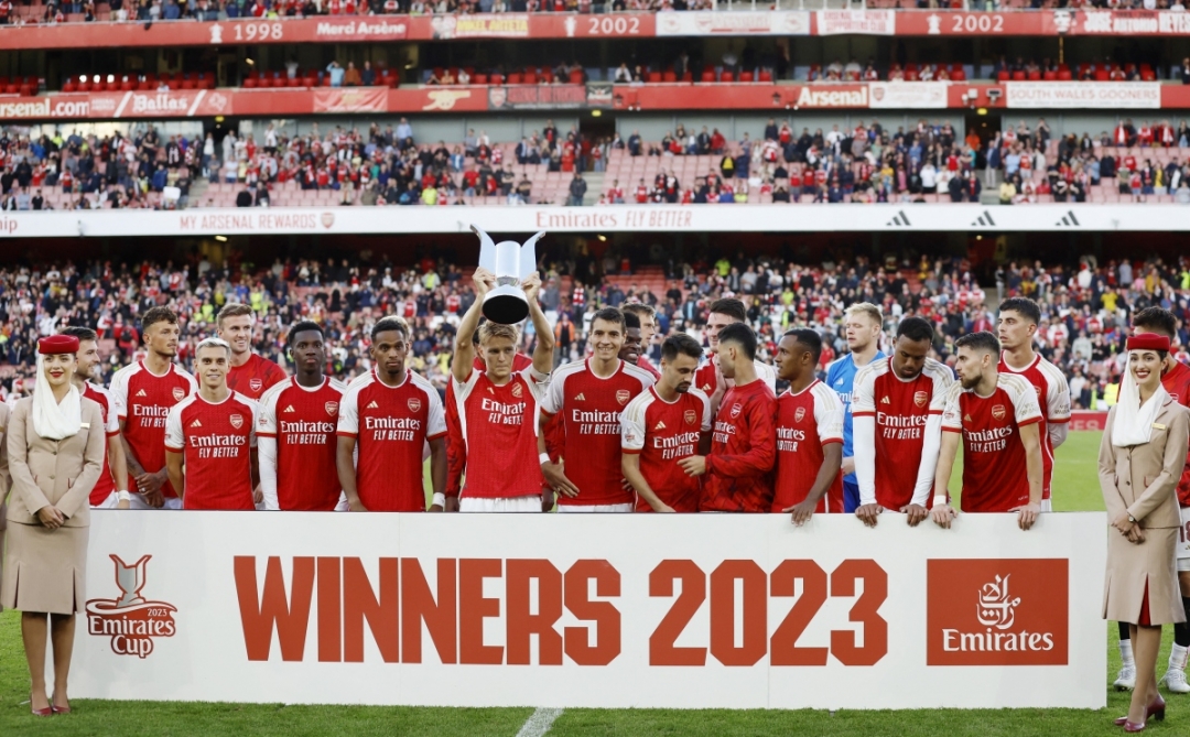 Arsenal vô địch giải giao hữu Emirates Cup trên sân nhà.