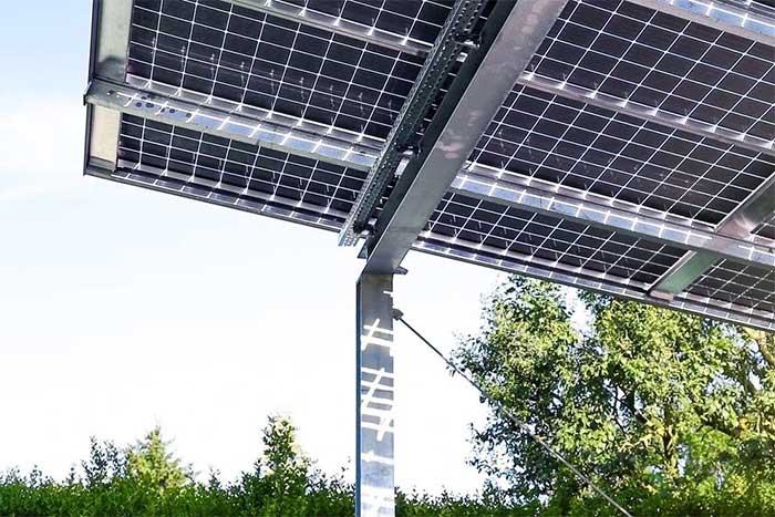 Pin mặt trời lưỡng diện sẽ tiết kiệm được không gian, đồng thời tăng sản lượng điện mặt trời - (Ảnh: iStock/ Getty Images).

