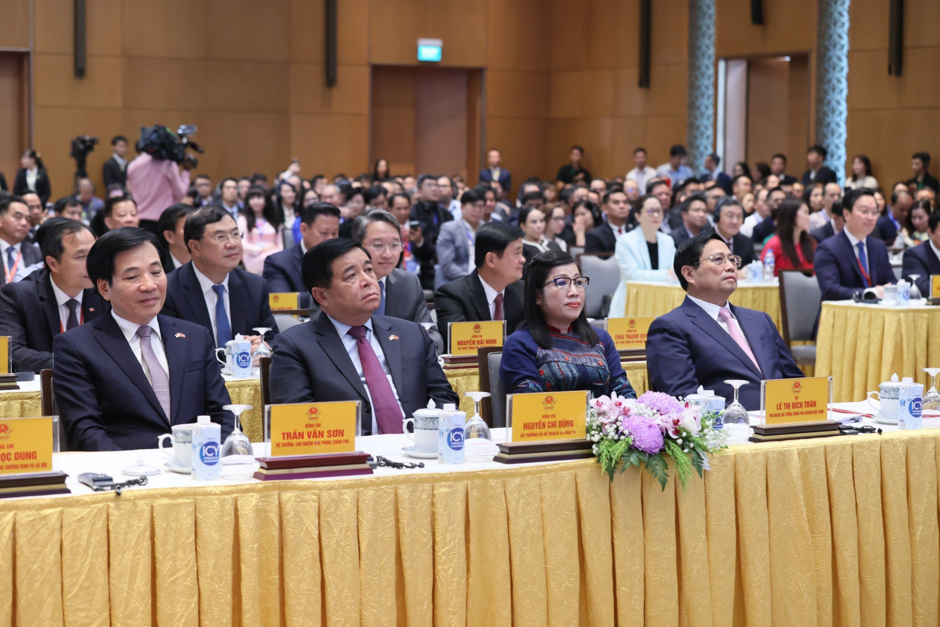 Thủ tướng Chính phủ Phạm Minh Chính và các đại biểu dự hội nghị.