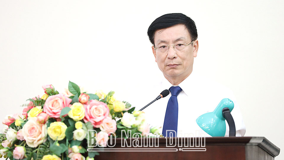 Đồng chí Phạm Đình Nghị, Phó Bí thư Tỉnh uỷ, Chủ tịch UBND tỉnh phát biểu tại lễ ký kết.