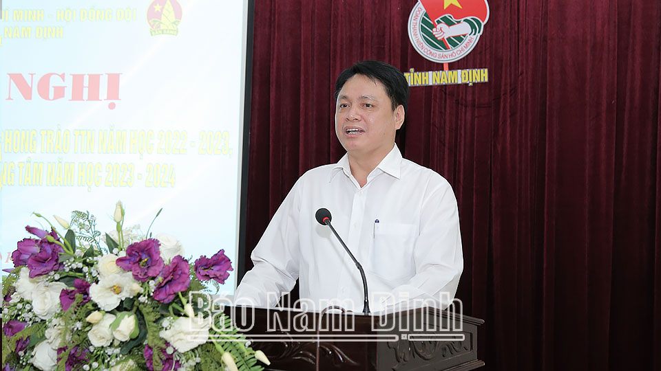 Đồng chí Trần Minh Thắng, Ủy viên Ban TVTU, Trưởng Ban Dân vận Tỉnh ủy phát biểu tại hội nghị.