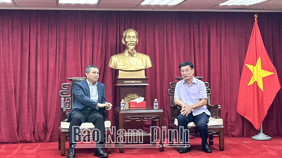 Đồng chí Chủ tịch UBND tỉnh Phạm Đình Nghị làm việc tại Văn phòng Kinh tế và Văn hóa Việt Nam tại Đài Bắc.