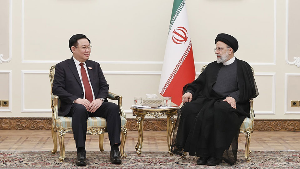 Chủ tịch Quốc hội Vương Đình Huệ hội kiến Tổng thống Iran Ebrahim Raisi. 
Ảnh: Doãn Tấn/TTXVN