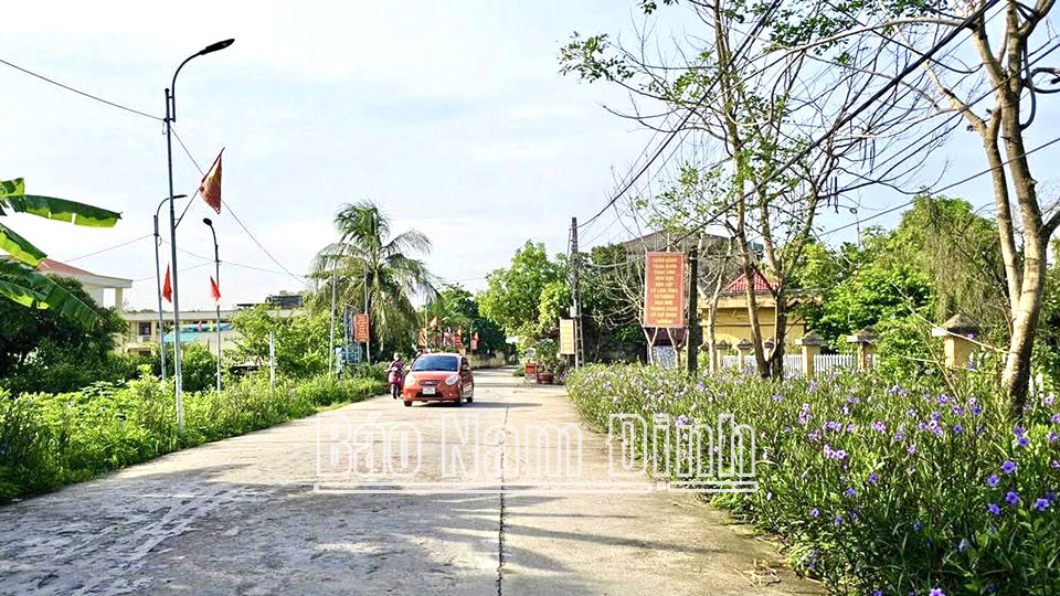 Đường giao thông nông thôn xã Yên Minh “sáng - xanh - sạch - đẹp”.