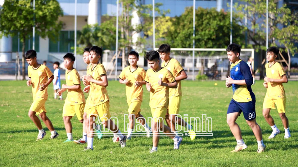 Một buổi tập luyện của các cầu thủ U15 Nam Định.