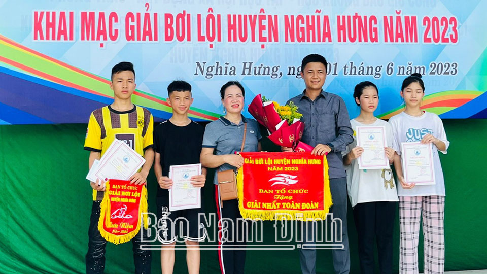 Đội tuyển bơi lội xã Nghĩa Phú xuất sắc đoạt giải Nhất toàn đoàn tại giải bơi lội huyện Nghĩa Hưng năm 2023.
Bài và ảnh: Thanh Hoa