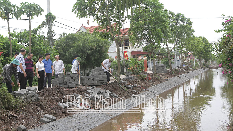 Xã Hải Xuân (Hải Hậu) có trên 95% đồng bào theo đạo Công giáo; là địa phương tiêu biểu của huyện Hải Hậu trong phong trào xây dựng nông thôn mới nâng cao, kiểu mẫu.