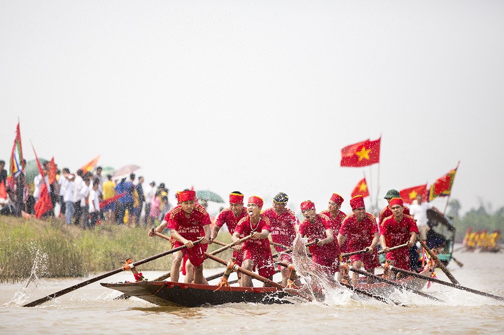 Hội đua thuyền tại lễ hội chùa Keo Hành Thiện.